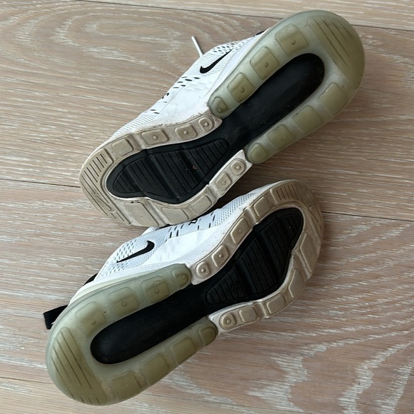 Barely worn - like new. Nike Air Max 270 Womens  7.5. - Picture 5 of 6